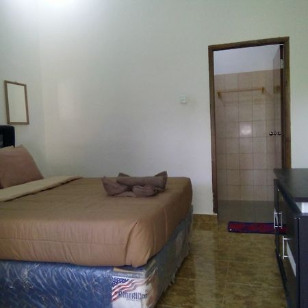 Family Garden Homestay Mangsit Bagian luar foto