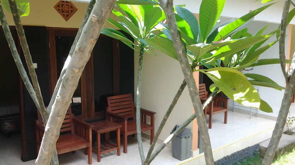 Family Garden Homestay Mangsit Bagian luar foto