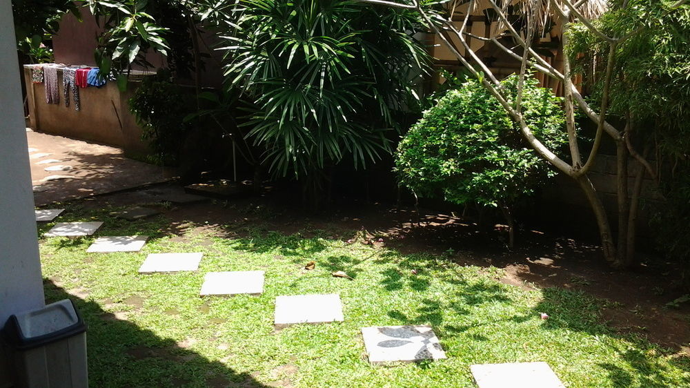 Family Garden Homestay Mangsit Bagian luar foto