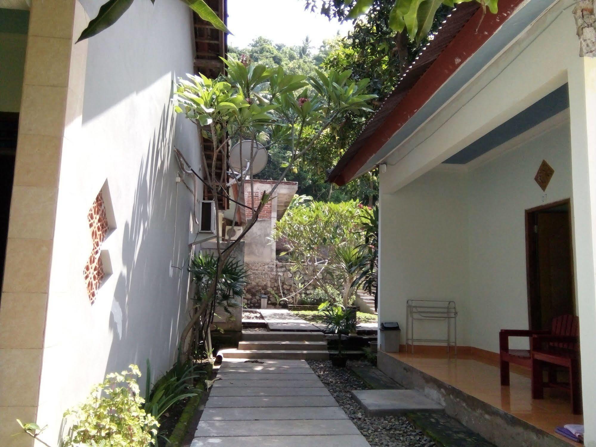 Family Garden Homestay Mangsit Bagian luar foto