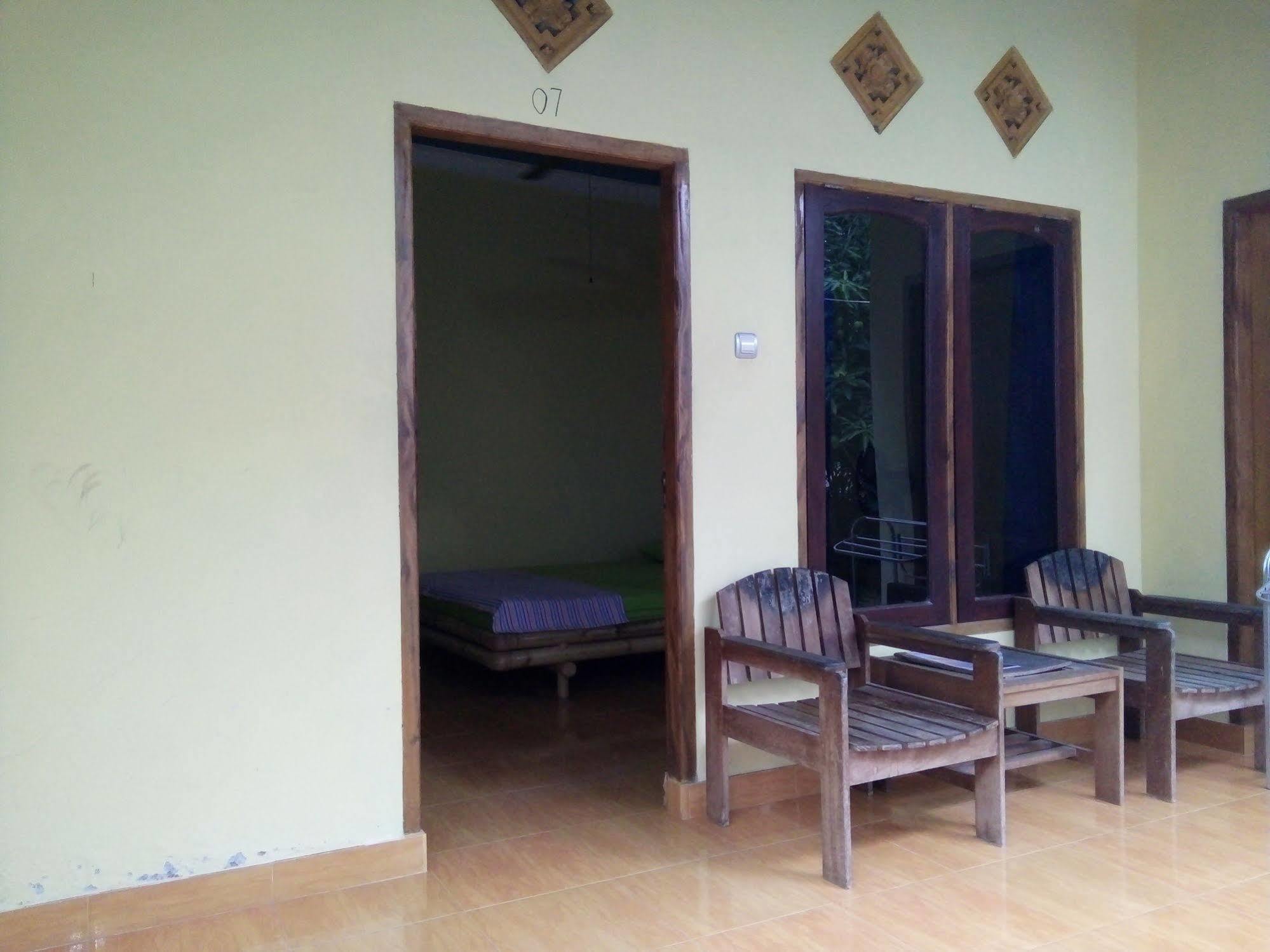 Family Garden Homestay Mangsit Bagian luar foto