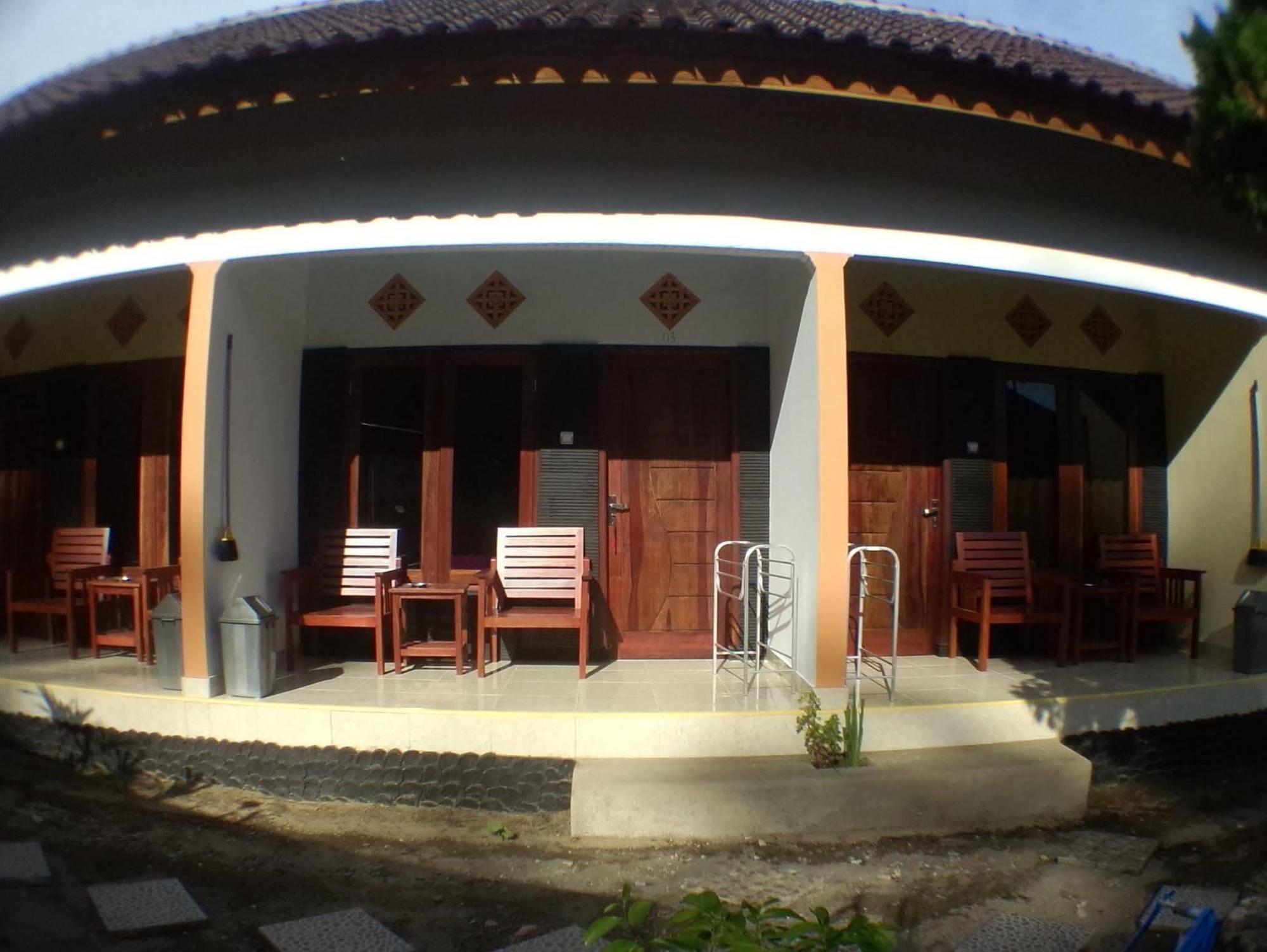 Family Garden Homestay Mangsit Bagian luar foto