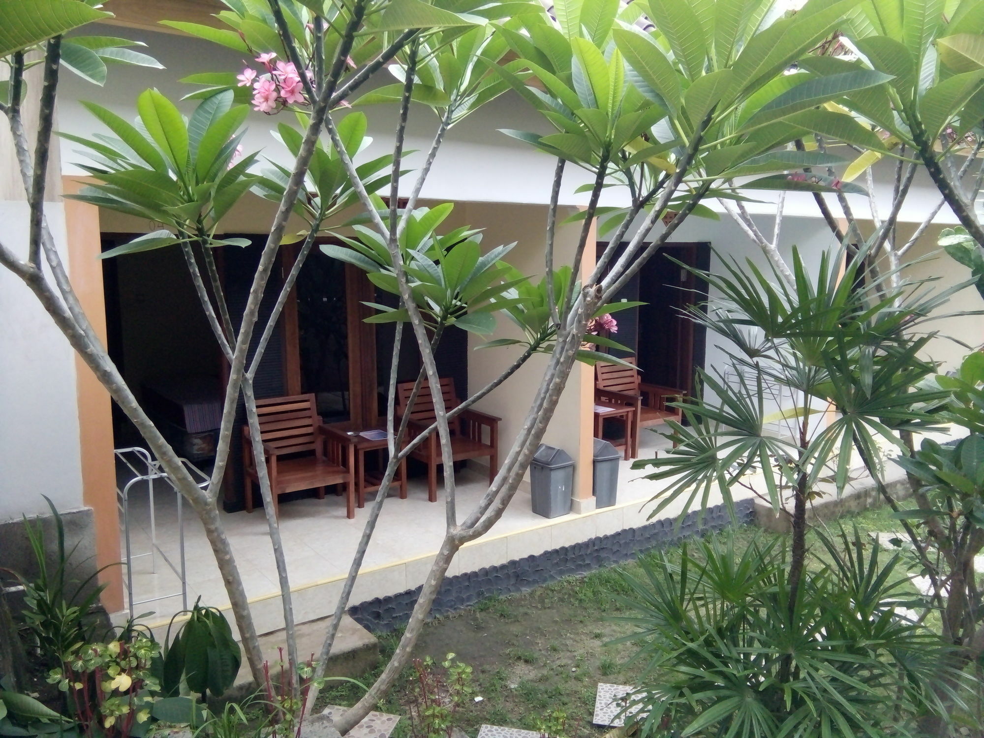 Family Garden Homestay Mangsit Bagian luar foto